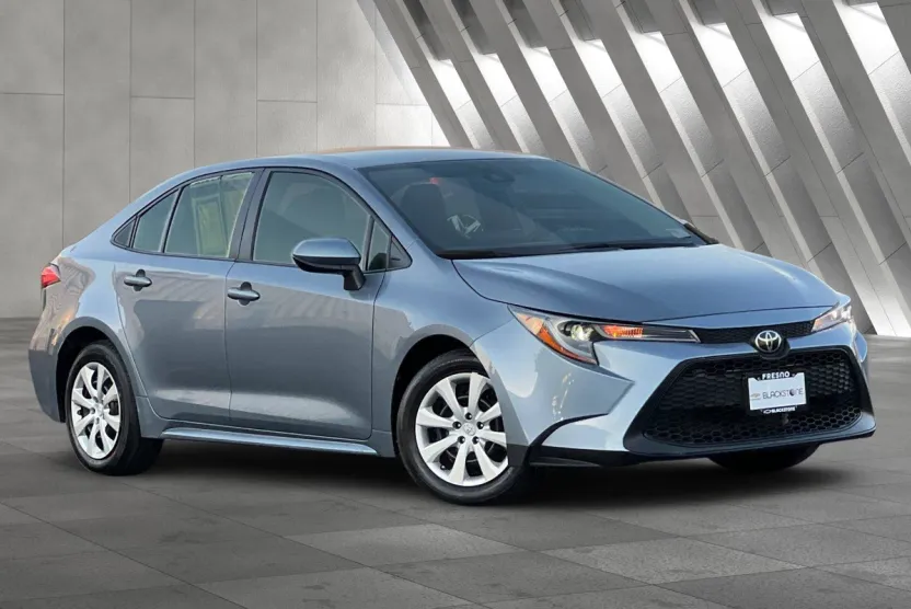 2022 Toyota Corolla LE photo 1