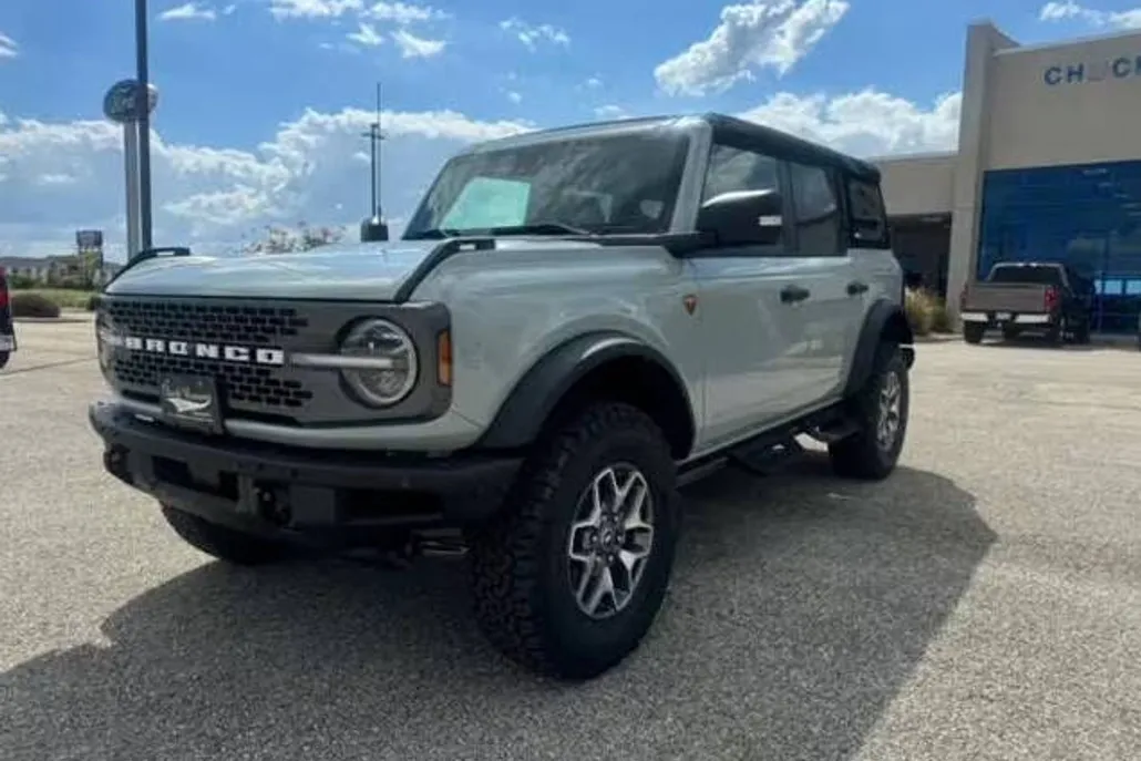 2024 Ford Bronco Badlands photo 1