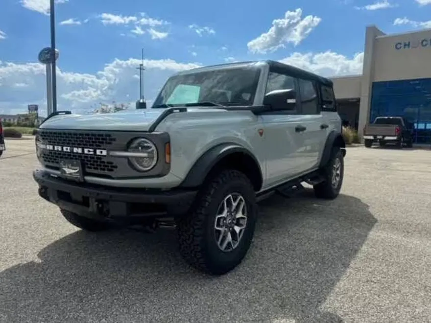 2024 Ford Bronco Badlands photo 1