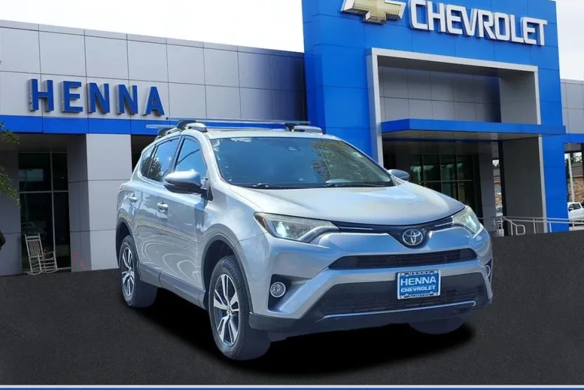 2018 Toyota RAV4 XLE photo 1