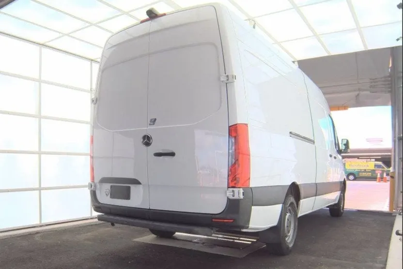 2021 Mercedes Benz Sprinter 2500 High Roof photo 1