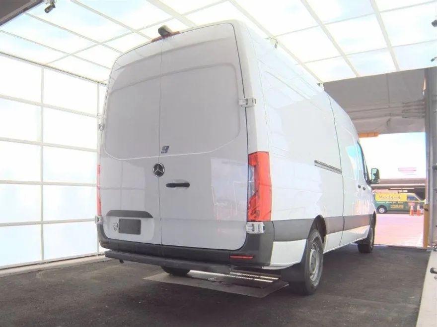 2021 Mercedes Benz Sprinter 2500 High Roof photo 1