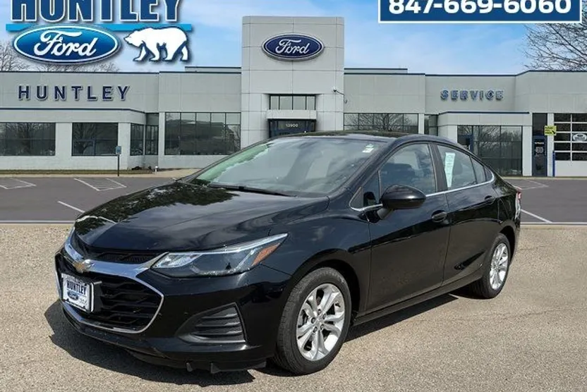 2019 Chevrolet Cruze LT photo 1