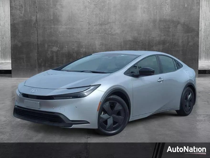 2024 Toyota Prius LE photo 1