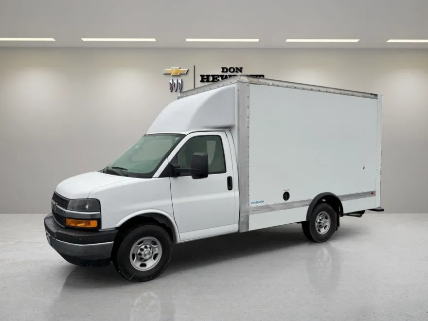 2024 Chevrolet Express Cutaway 3500 photo 1