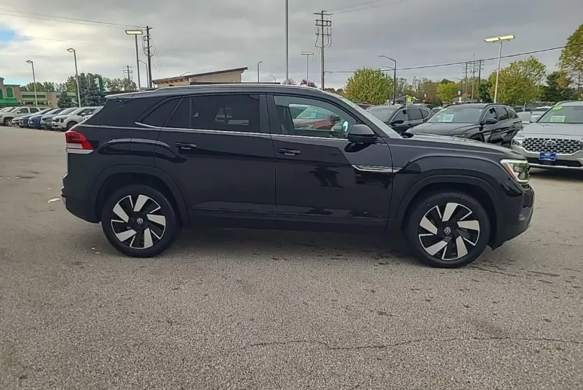 2024 Volkswagen Atlas Cross Sport SE Technology photo 1