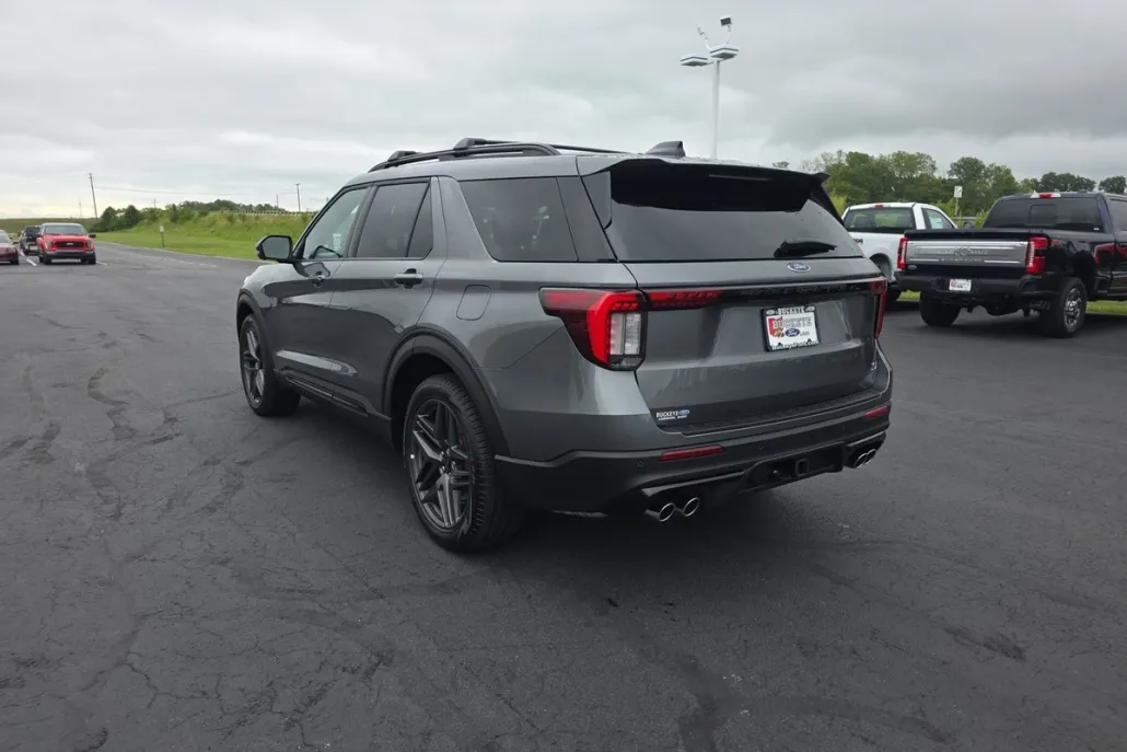 2025 Ford Explorer ST photo 1