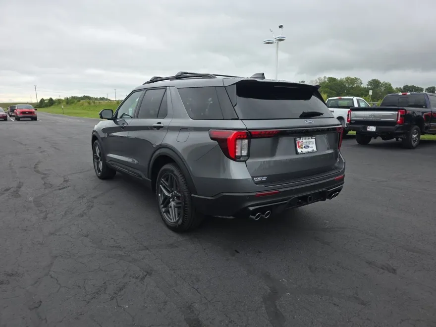 2025 Ford Explorer ST photo 1