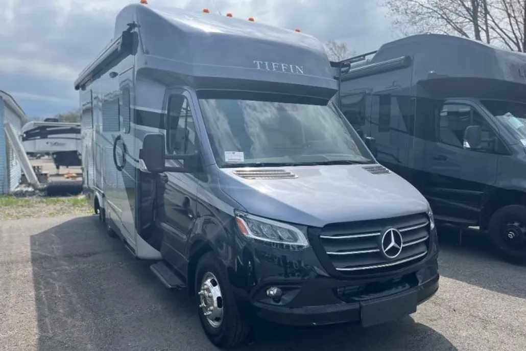 2024 Mercedes Benz Sprinter 3500 photo 1