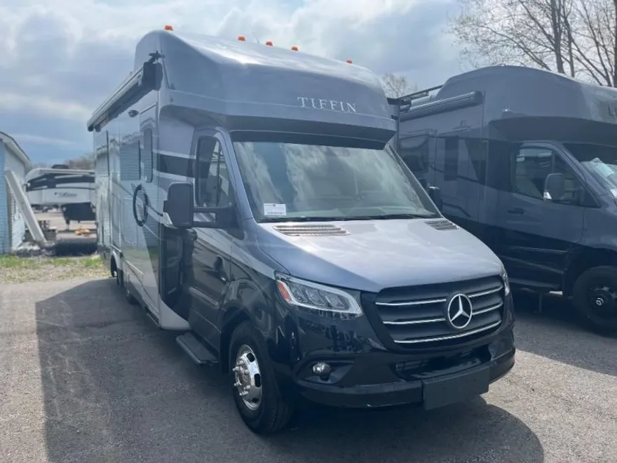 2024 Mercedes Benz Sprinter 3500 photo 1