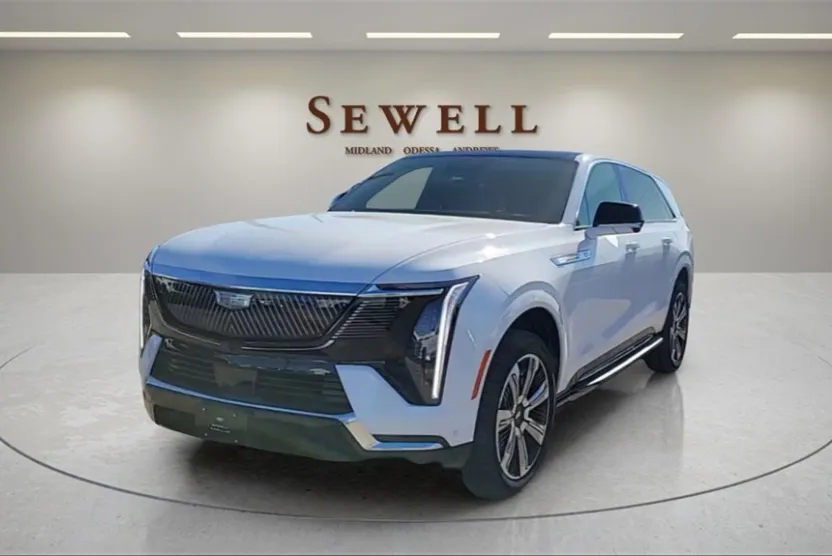 2025 Cadillac Escalade IQ Luxury photo 1