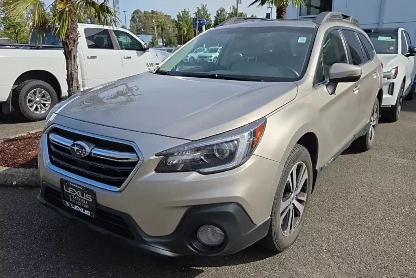 2018 Subaru Outback Limited photo 1