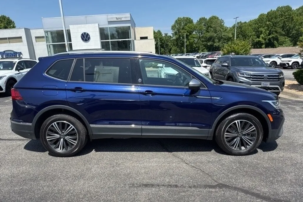 2024 Volkswagen Tiguan SE Wolfsburg Edition photo 1