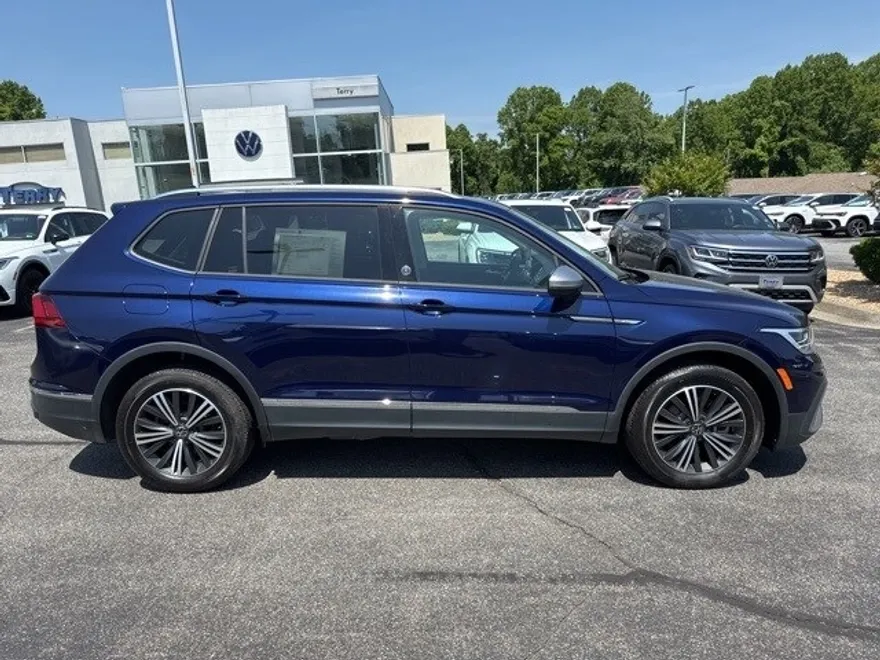 2024 Volkswagen Tiguan SE Wolfsburg Edition photo 1