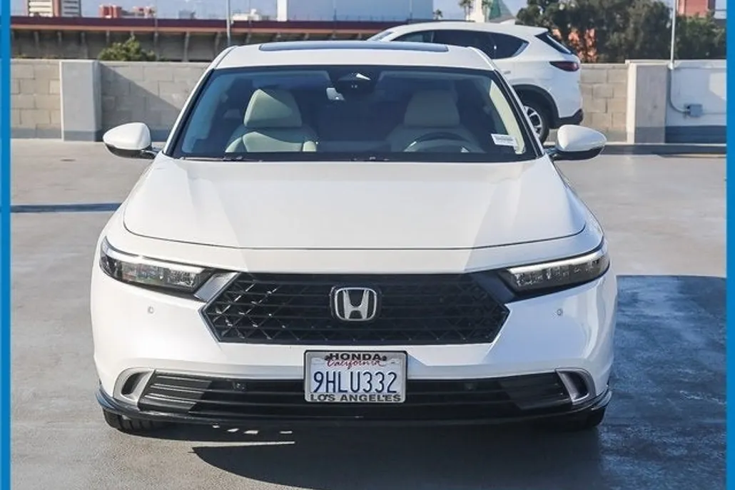 2023 Honda Accord Hybrid Touring photo 1