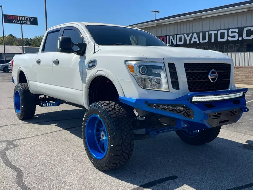 2016 Nissan Titan PRO-4X photo 1