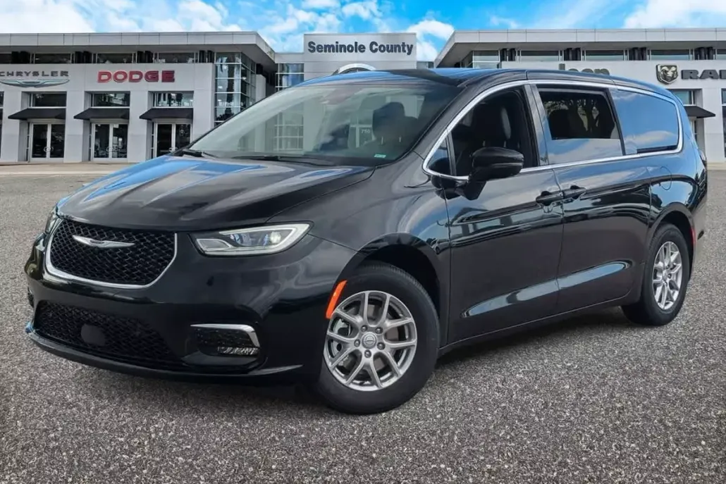 2026 Chrysler Pacifica photo 1