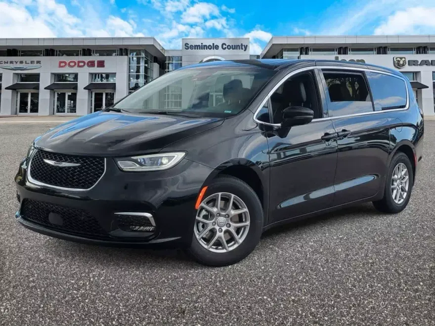2026 Chrysler Pacifica photo 1