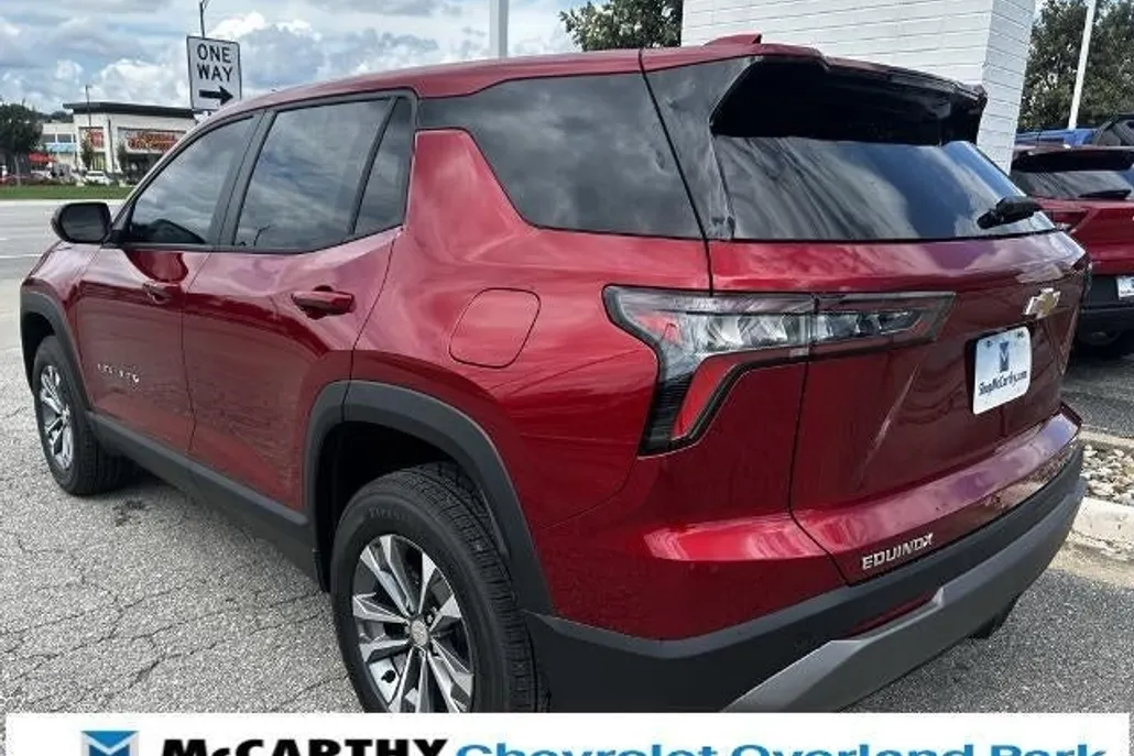 2026 Chevrolet Equinox LT photo 1