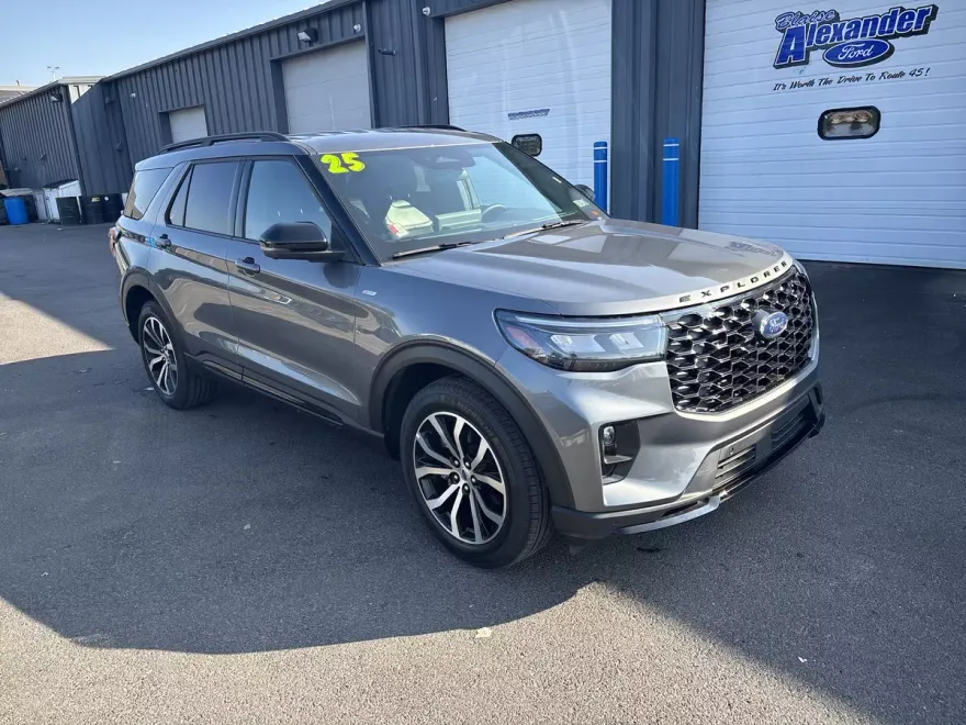 2025 Ford Explorer ST-Line photo 1