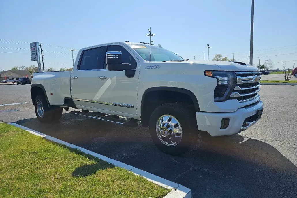 2024 Chevrolet Silverado 3500HD High Country photo 1