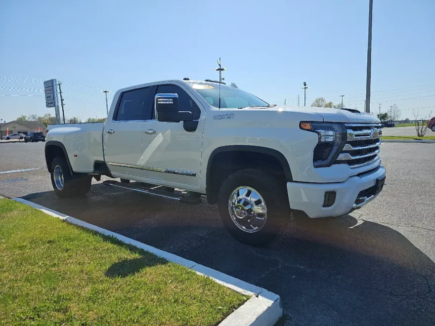 2024 Chevrolet Silverado 3500HD High Country photo 1