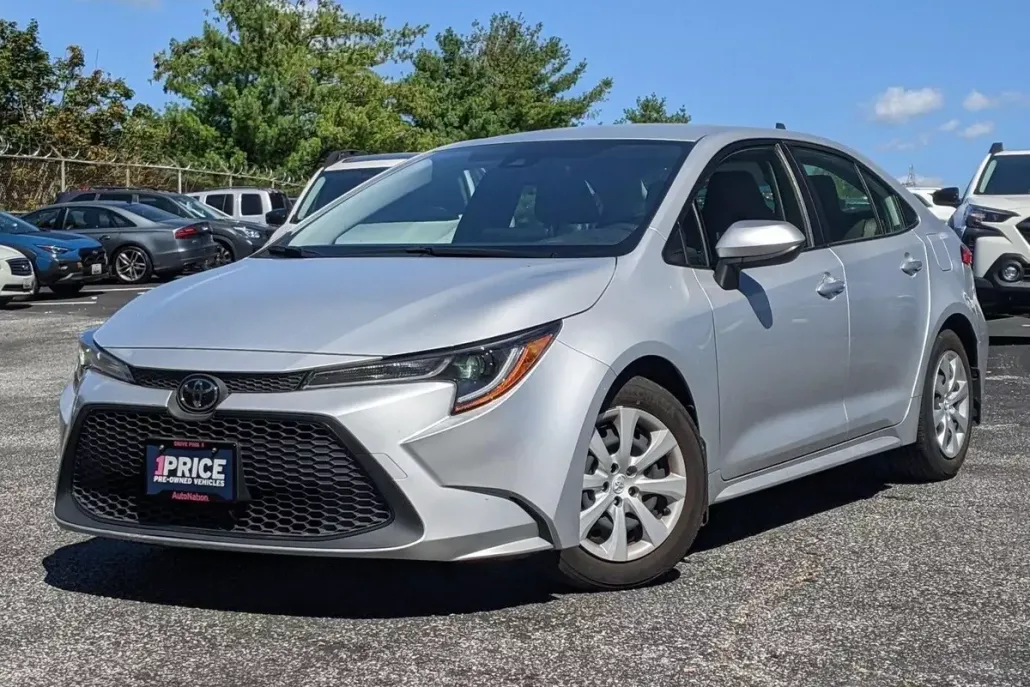 2022 Toyota Corolla LE photo 1