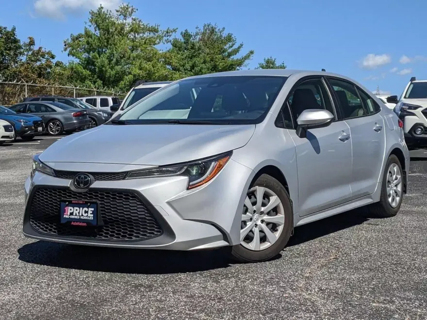 2022 Toyota Corolla LE photo 1