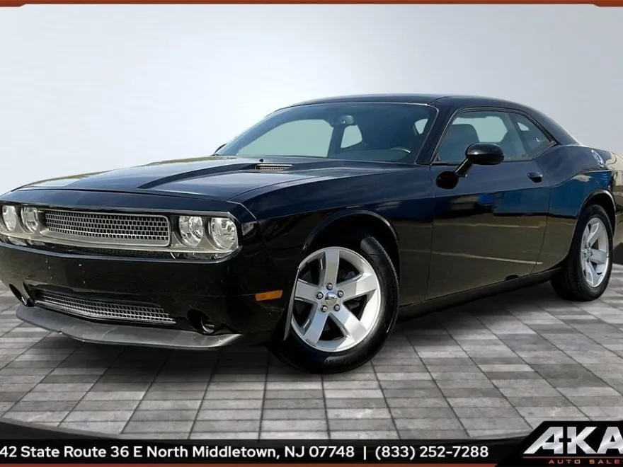 2012 Dodge Challenger SXT photo 1