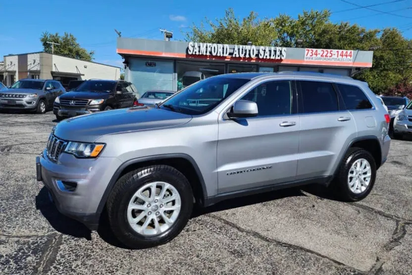 2017 Jeep Grand Cherokee Laredo photo 1