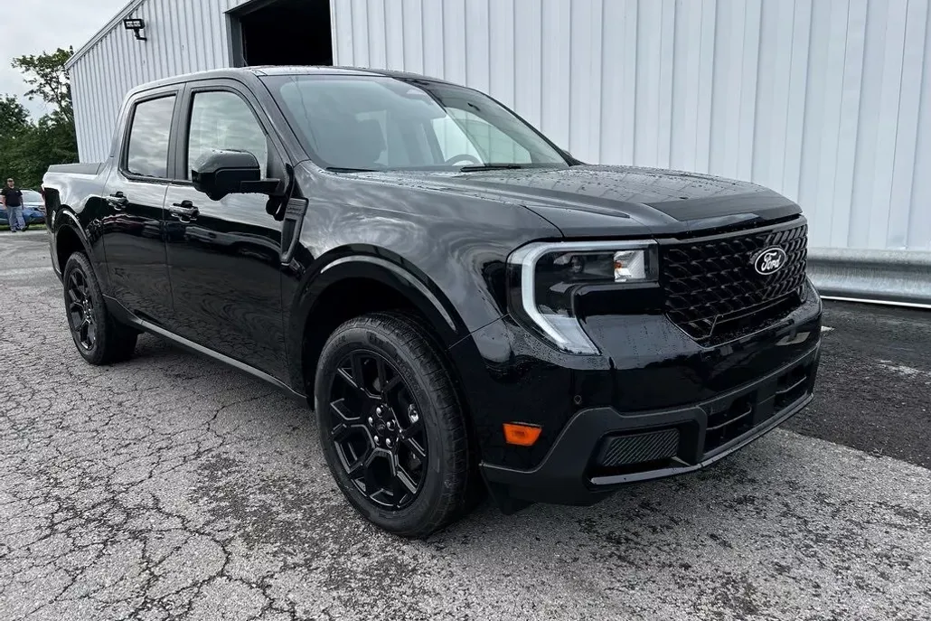 2025 Ford Maverick Lariat photo 1