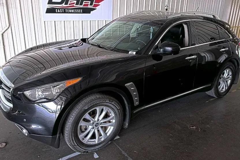 2016 Infiniti QX70 photo 1