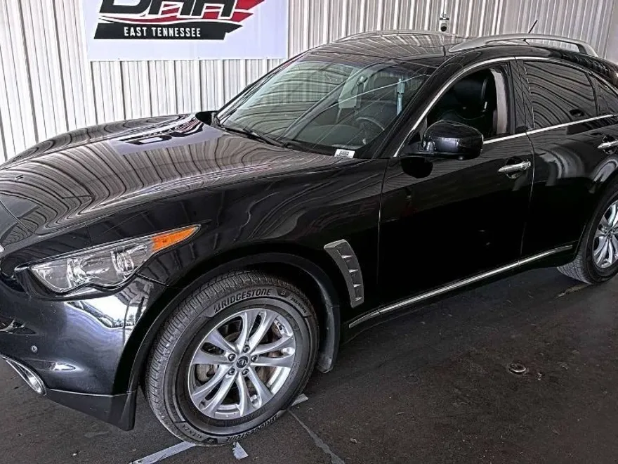 2016 Infiniti QX70 photo 1