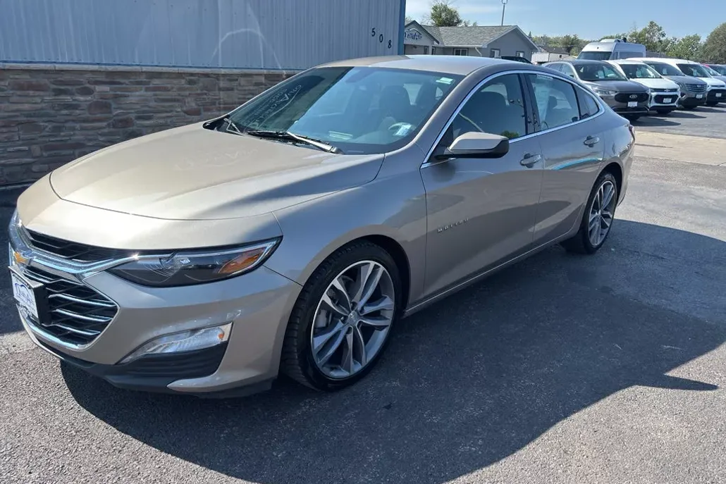 2022 Chevrolet Malibu 1LT photo 1