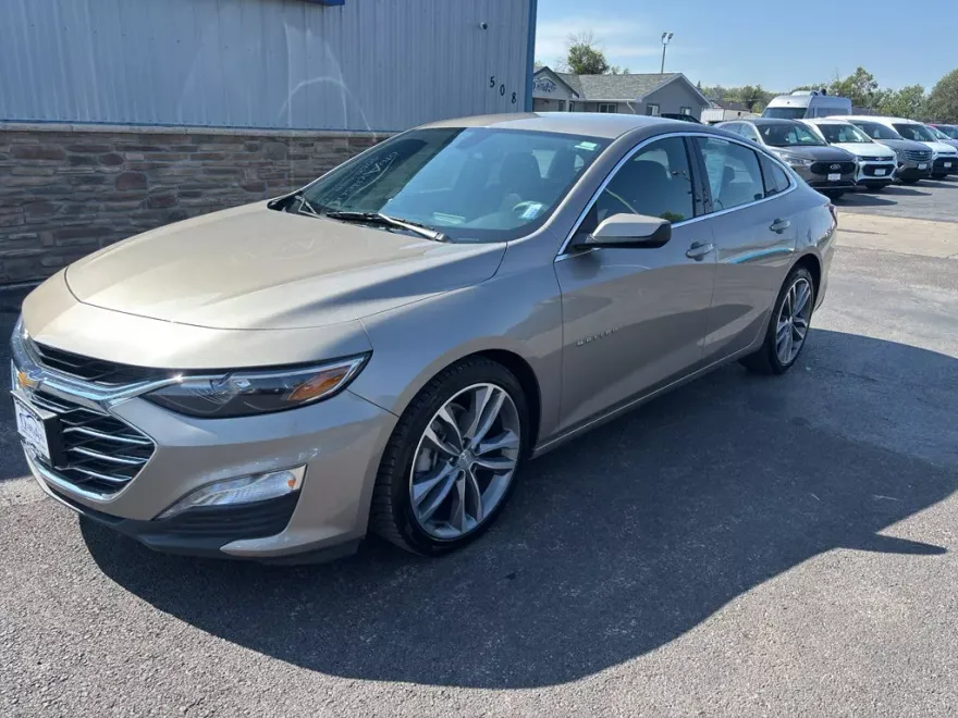 2022 Chevrolet Malibu 1LT photo 1