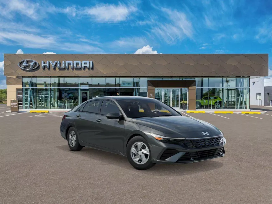 2025 Hyundai Elantra SE photo 1