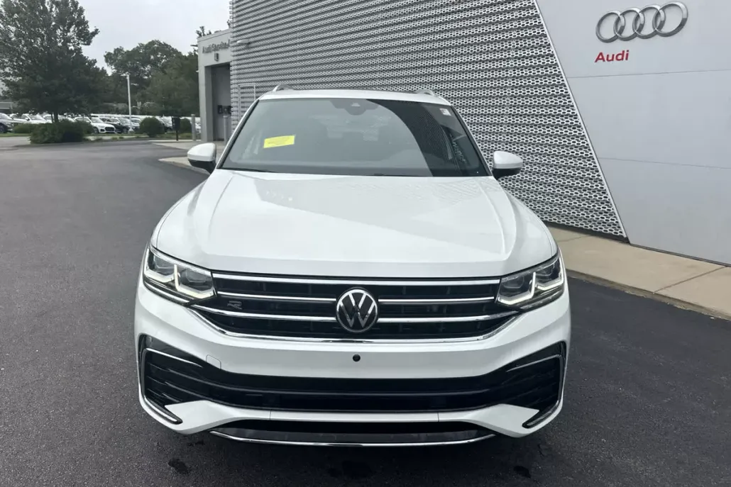 2023 Volkswagen Tiguan SEL R-Line Black photo 1
