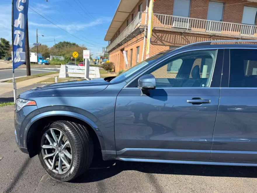2018 Volvo XC90 T6 AWD Momentum photo 1