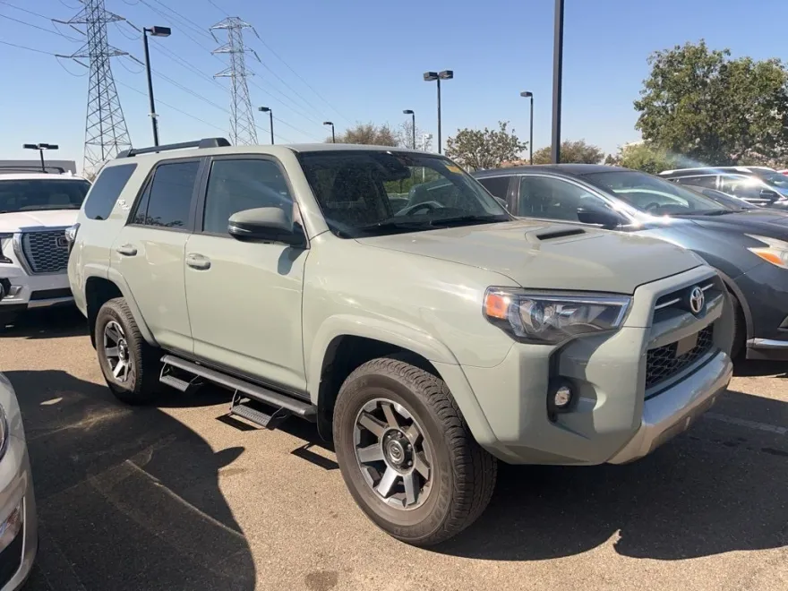 2022 Toyota 4Runner TRD Off-Road Premium photo 1