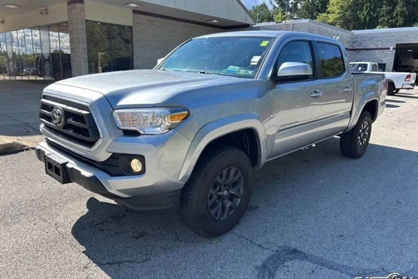2023 Toyota Tacoma SR5 photo 1