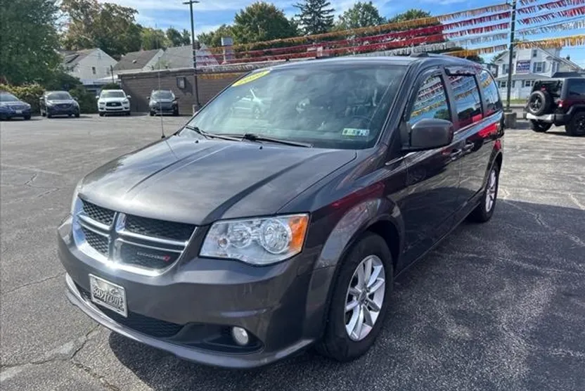 2020 Dodge Grand Caravan SXT photo 1