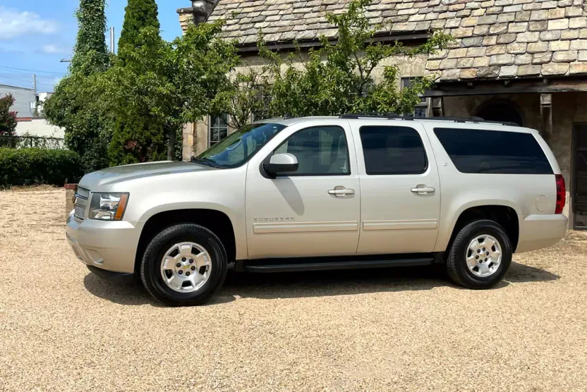 2014 Chevrolet Suburban LT photo 1
