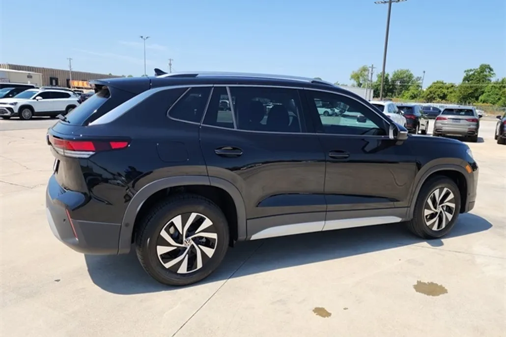 2025 Volkswagen Tiguan S photo 1