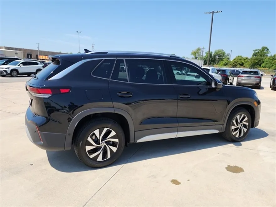 2025 Volkswagen Tiguan S photo 1