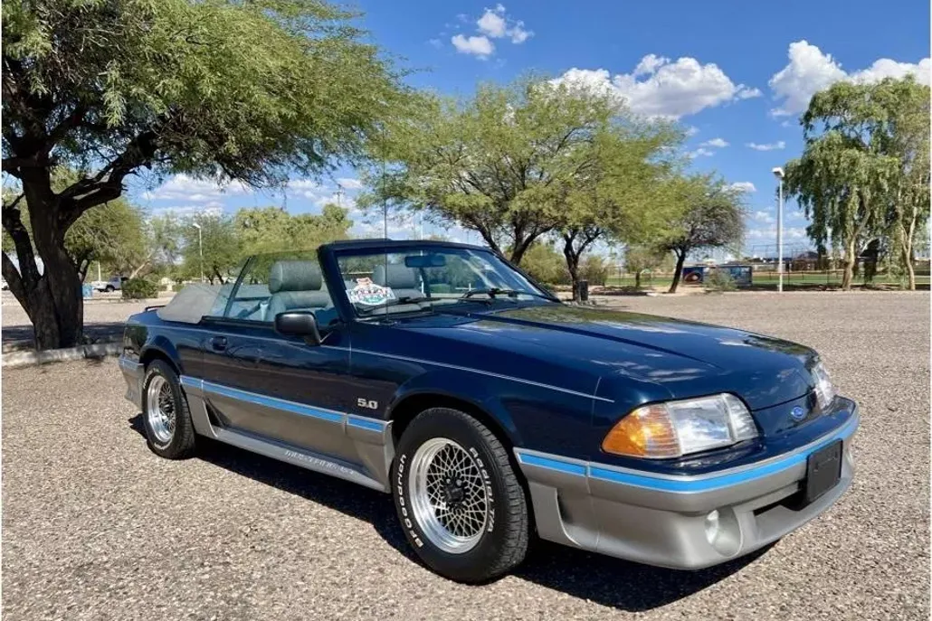 1988 Ford Mustang Convertible photo 1