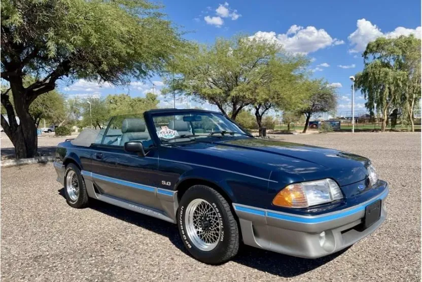 1988 Ford Mustang Convertible photo 1