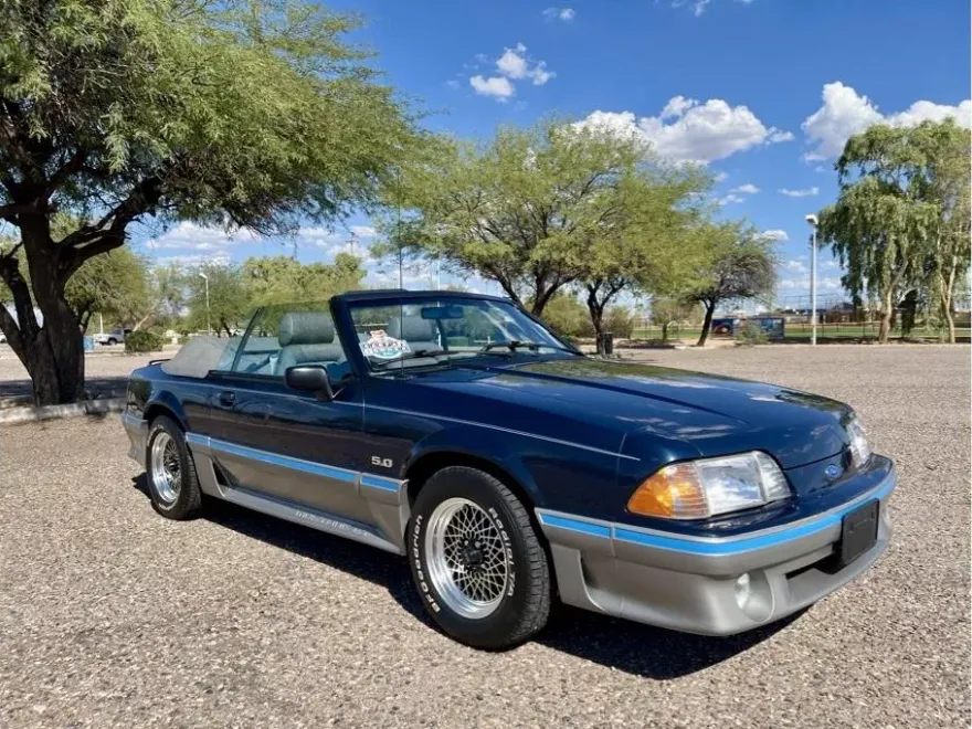 1988 Ford Mustang Convertible photo 1