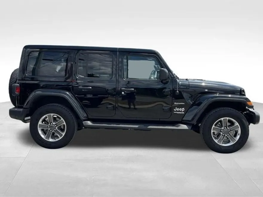 2022 Jeep Wrangler Unlimited Sahara photo 8