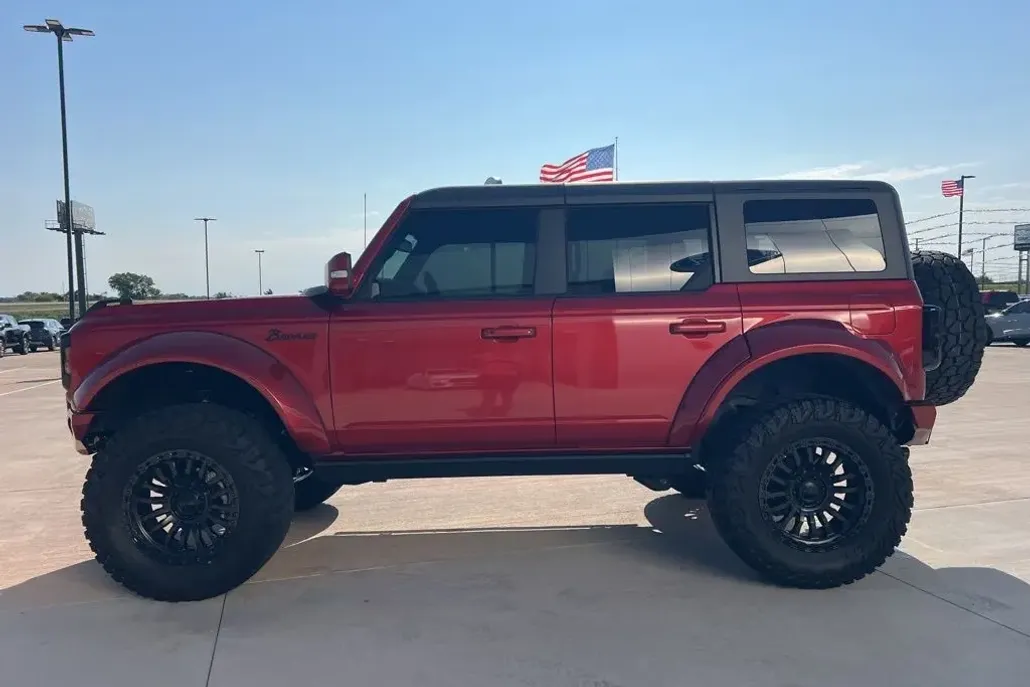 2023 Ford Bronco Outer Banks photo 1