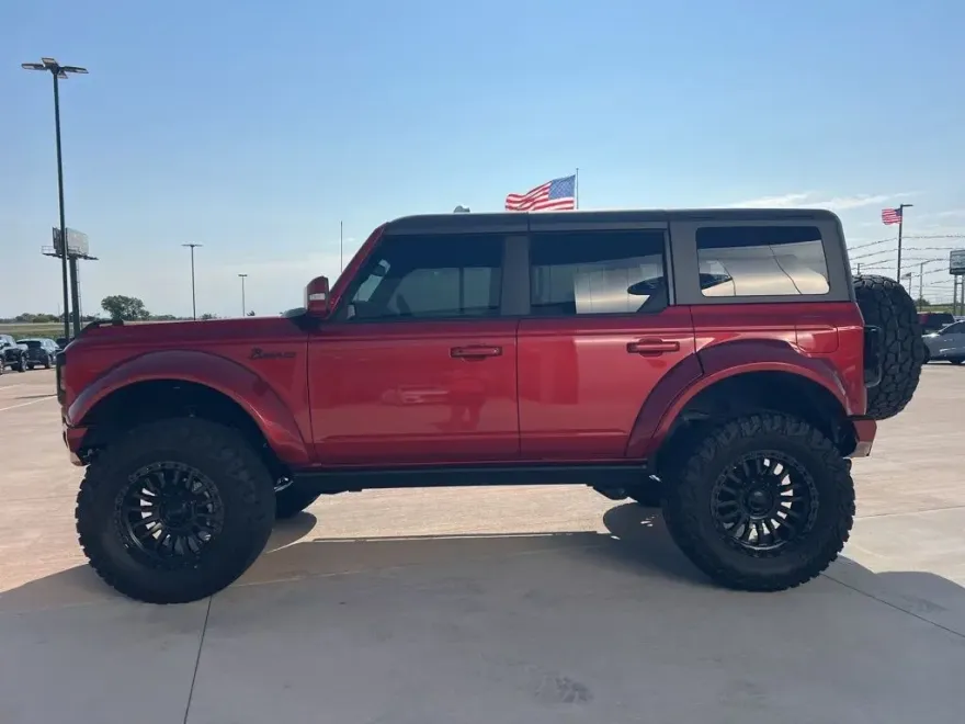 2023 Ford Bronco Outer Banks photo 1
